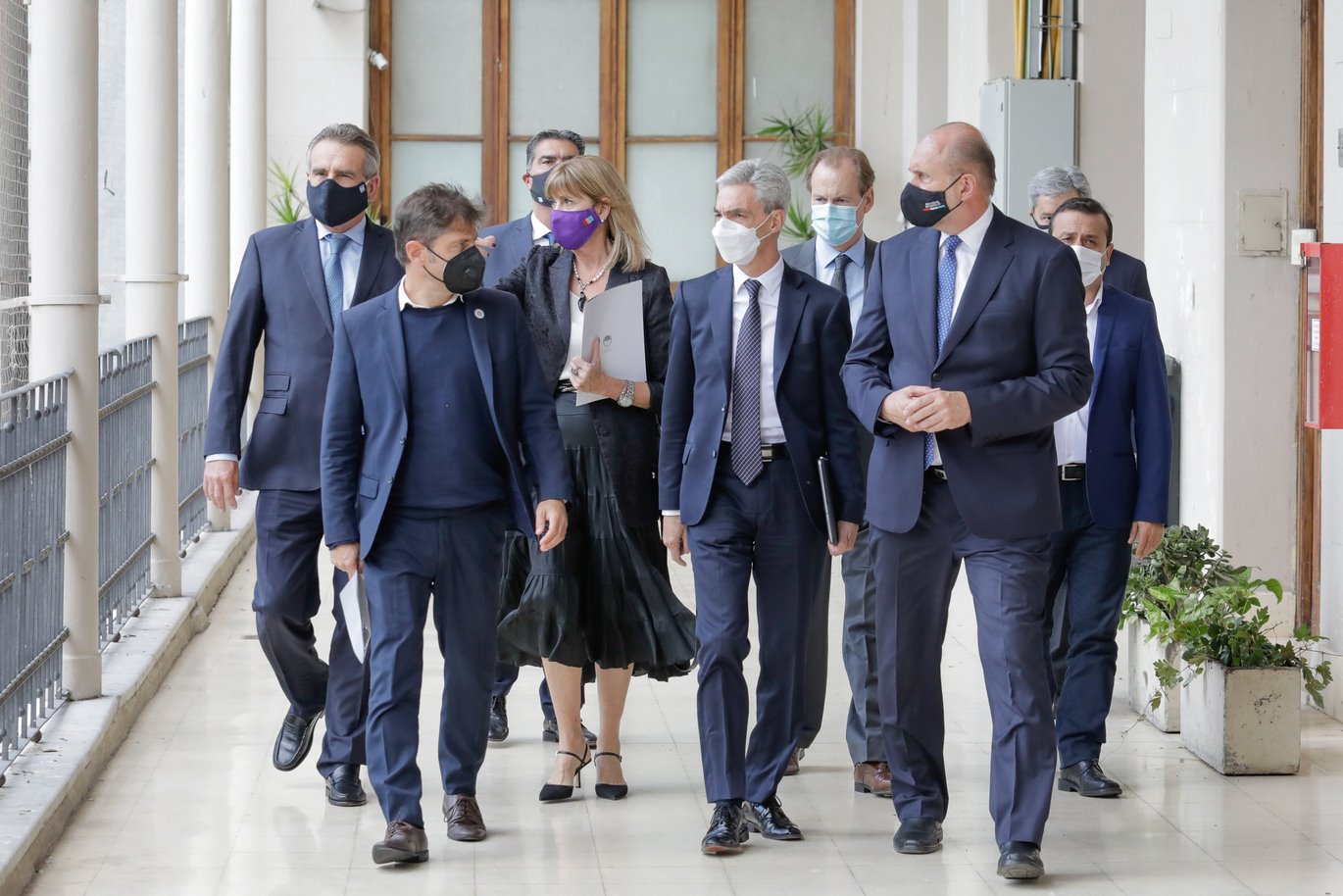 Del encuentro participaron también la vicegobernadora de Santa Fe, Alejandra Rodenas; el ministro de Producción, Ciencia y Tecnología, Daniel Costamagna; la ministra de Infraestructura, Servicios Públicos y Hábitat, Silvina Frana; entre otras autoridades provinciales y nacionales, representantes de universidades nacionales, del Consejo Federal de Inversiones y entidades industriales y portuarias.