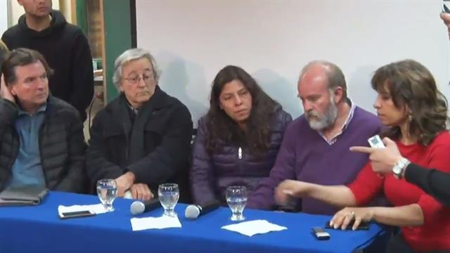Los peritos Coriolano e Inchaurregui; Andrea y Sergio Maldonado y la abogada Heredia en la conferencia.