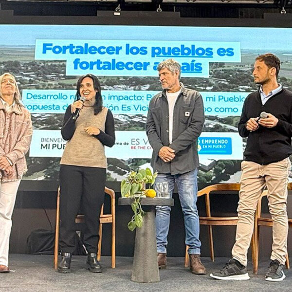 Hoy, la organización no sólo despliega el programa “Bienvenidos a mi Pueblo”, sino que suma la iniciativa “Yo Emprendo en mi Pueblo”.