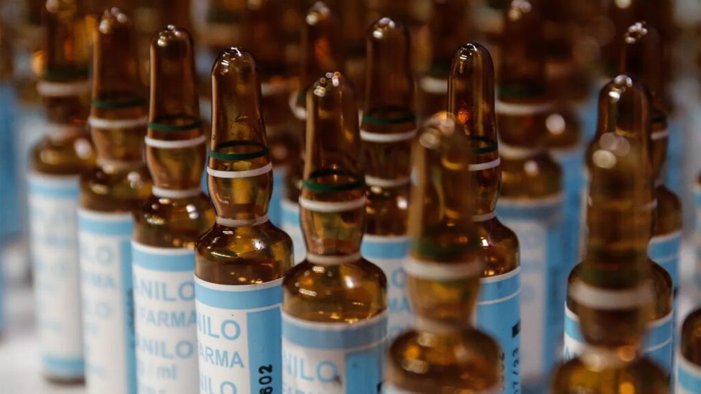 El fentanilo es un opioide sintético potente, indispensable en anestesias y terapias intensivas, cuya manipulación requiere protocolos estrictos.