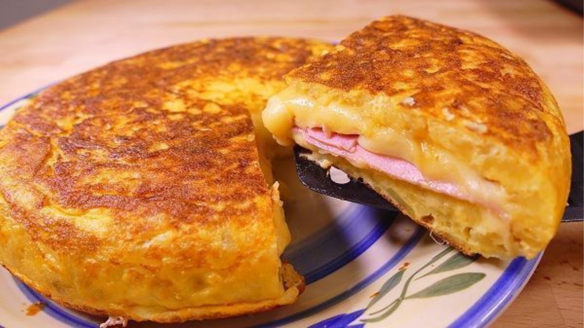 tortilla de papa rellena de jamón y queso