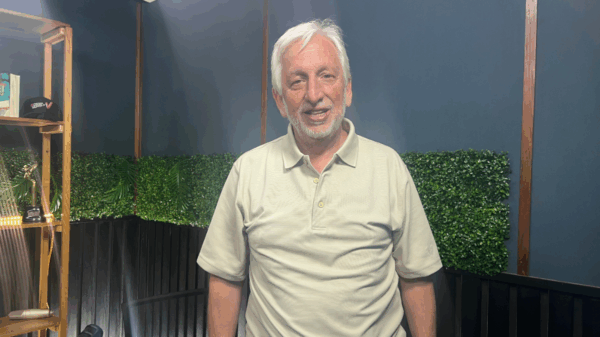 José Alonso, candidato a presidente de Colón, durante la entrevista en la que abordó el descenso, las auditorías y su vínculo con José Vignatti.