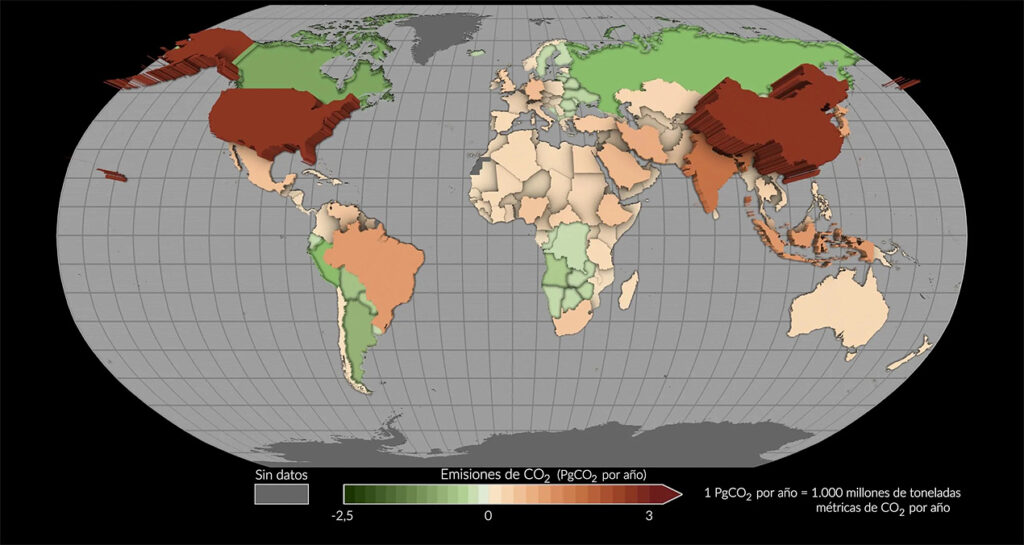 Este mapa muestra el promedio de emisiones y eliminaciones netas de dióxido de carbono entre 2015 y 2020 utilizando estimaciones informadas por las mediciones del satélite OCO-2 de la NASA. Los países en los que se eliminó más dióxido de carbono del emitido aparecen como depresiones verdes, mientras que los países con mayores emisiones son de color marrón o rojo y parecen sobresalir de la página.Crédito: Estudio de Visualización Científica de la NASA
