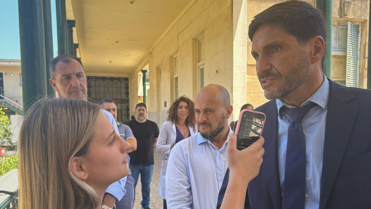 Pullaro recorrió el Hospital José María Cullen