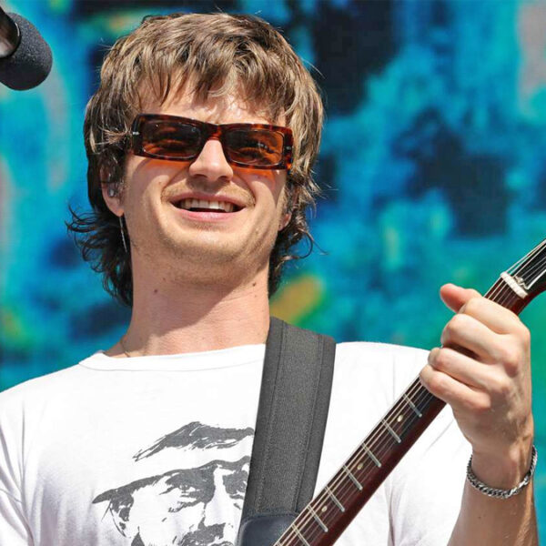 Luego del fenómeno global de “End of Beginning”, Joe Keery confirmó su show en Buenos Aires.